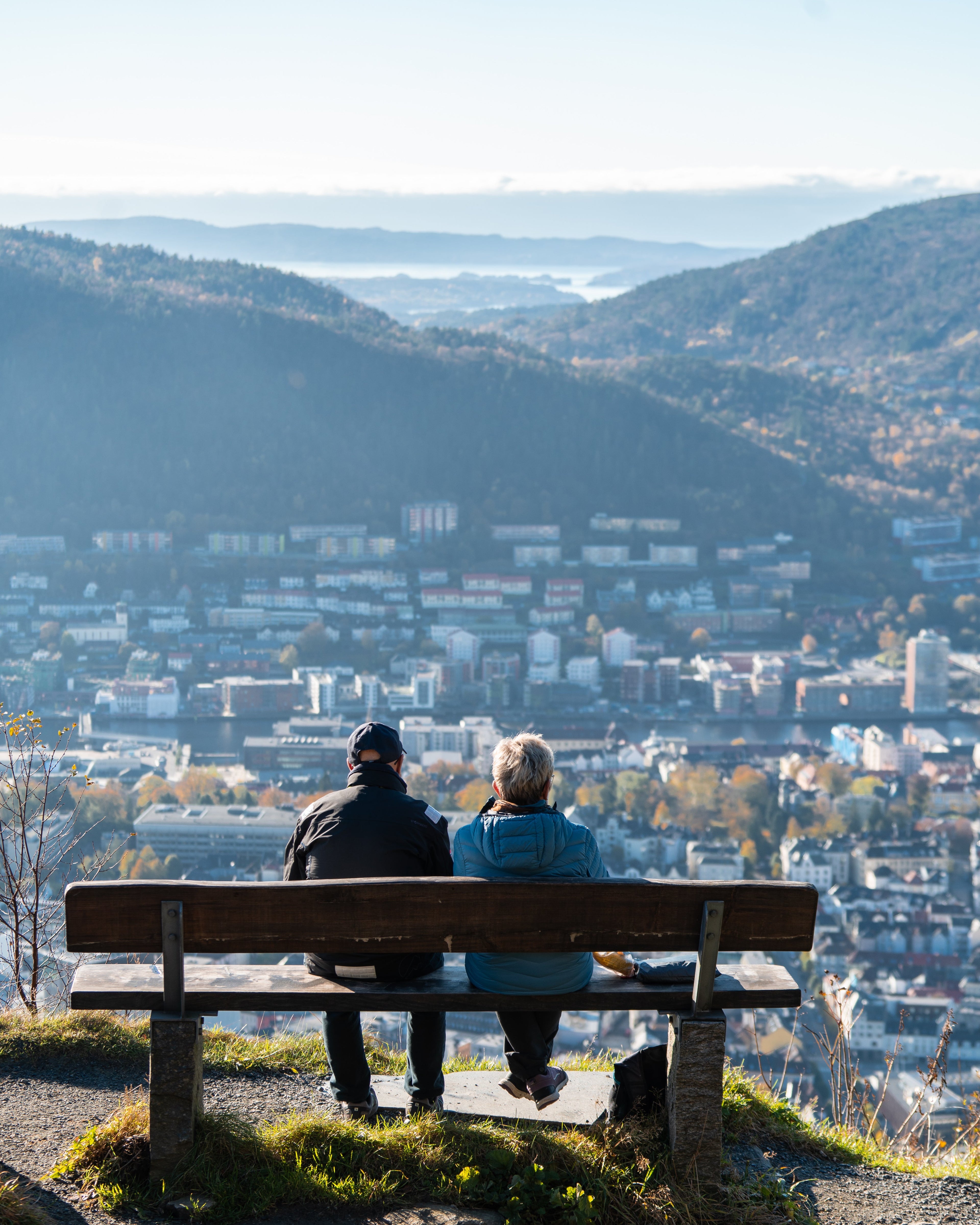Explore the best views in Bergen, Norway. From the scenic Mount Floyen to the high peaks of Mount Ulriken, discover how to reach these iconic viewpoints by cable car or hiking.
